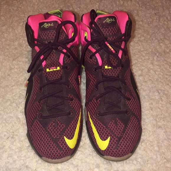 Lebron James Nike shoes - Picture 1 of 3